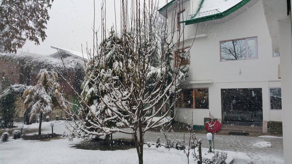 Hotel Mirage Srīnagar Exterior foto